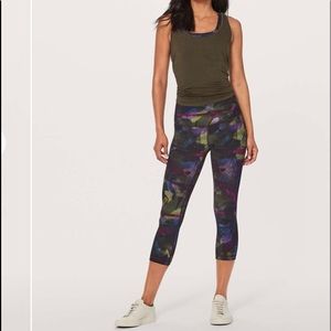 Lululemon Wunder Under Crop Full-On Luxtreme 21" Size 4